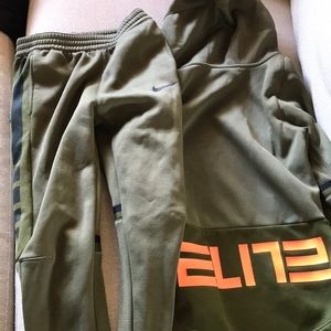 Boys Nike Elite Sweatsuit. Excellent condition.